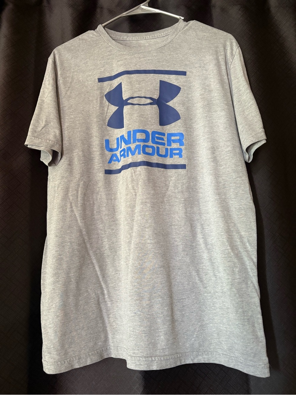 Under Armour Men’s Light Gray Tee with Blue Logo
